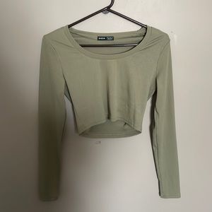 green shein long sleeved crop top. size medium.